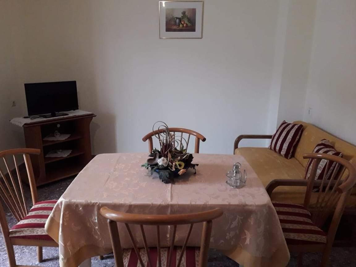 Διαμέρισμα Vickys Family House